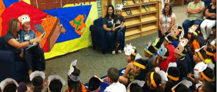 Storytelling at the 2014 Día celebration in Brownsville, TX